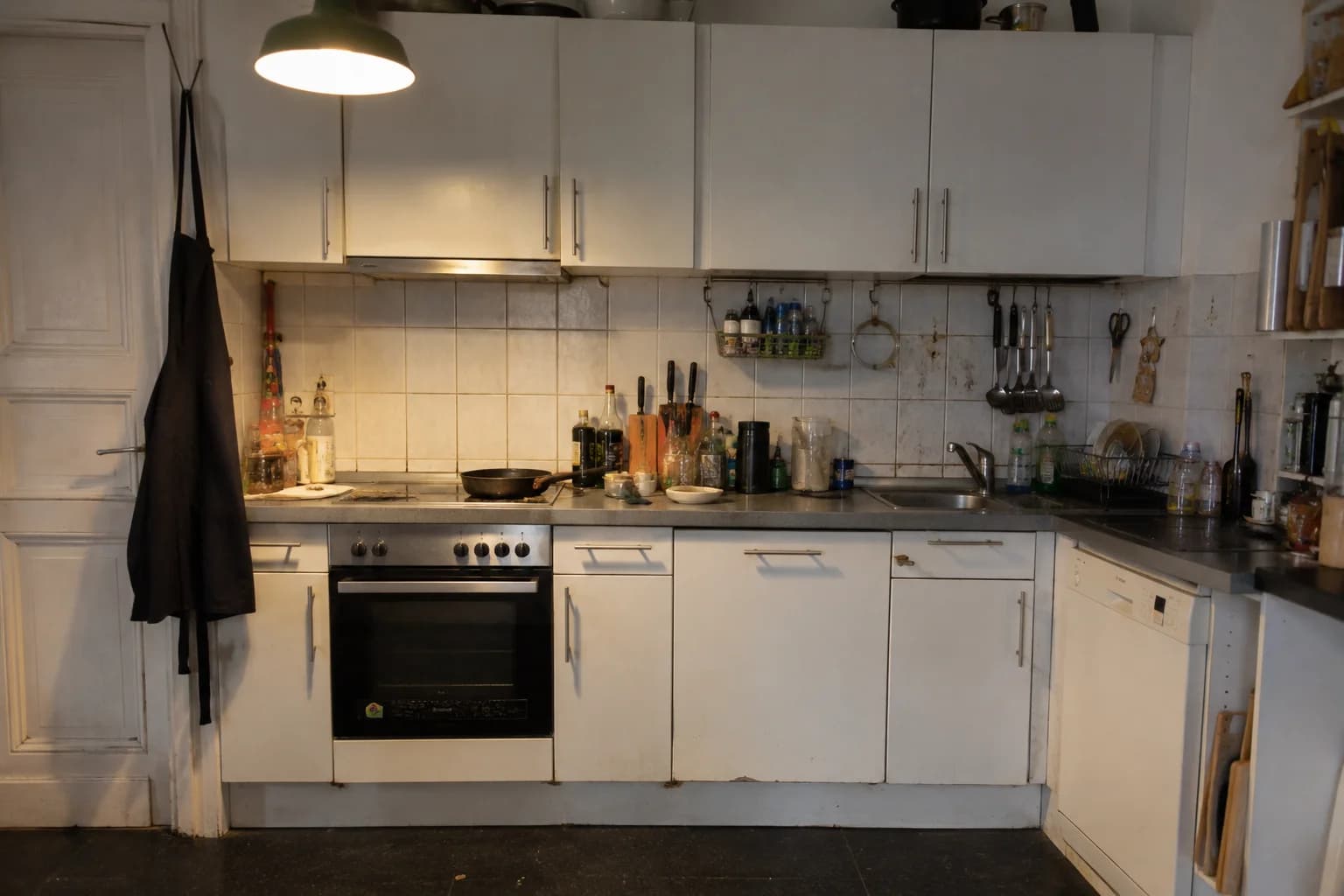 Before: Küchen-Tiefenreinigung