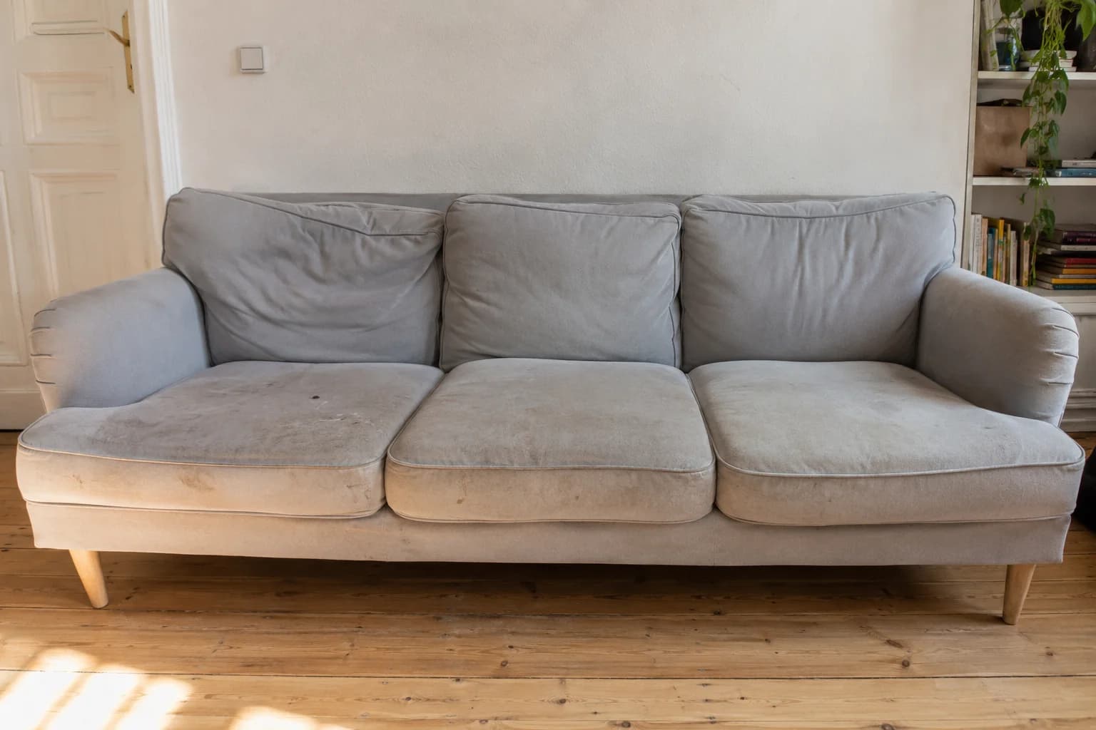 Before: Sofa-Tiefenreinigung